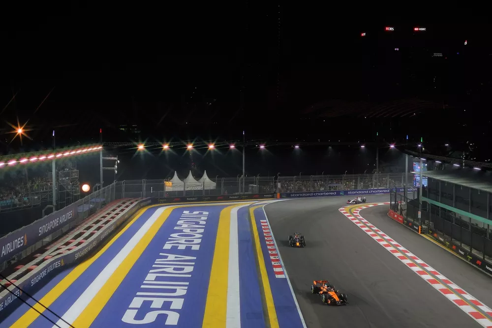Max Verstappen, Red Bull Racing, Oscar Piastri, McLaren