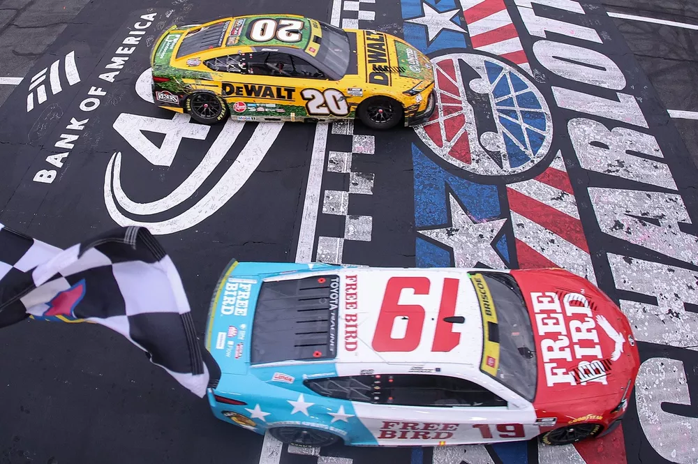 Chase Briscoe beats Christopher Bell for the win in photo finish, Joe Gibbs Racing