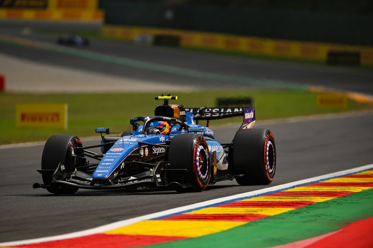 Penalización para Carlos Sainz y Checo Pérez gana un lugar en la parrilla del GP de Bélgica