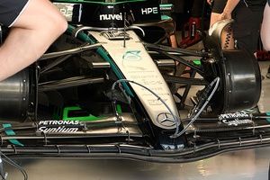 F1 | Mercedes: ecco l'ala mobile anteriore con i tubi idraulici a vista!