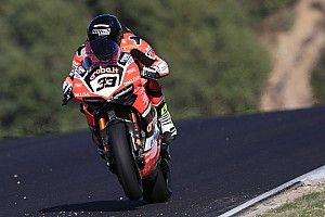 Melandri, el m&aacute;s r&aacute;pido en Jerez con las Kawasaki ausentes