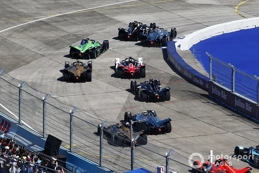 Edoardo Mortara, Venturi Racing, Silver Arrow 02, Stoffel Vandoorne, Mercedes-Benz EQ, EQ Silver Arrow 02, Robin Frijns, Envision Racing, Audi e-tron FE07, at the start