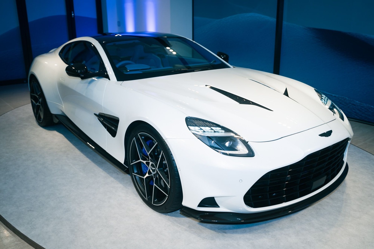 V12神話は終わらない。アストンマーティンの頂点、ヴァンキッシュが
