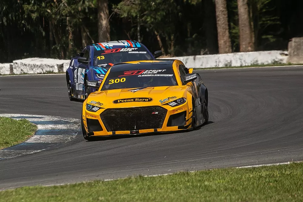 GT Sprint Race em Curitiba, com Henriques/Seid na ponta