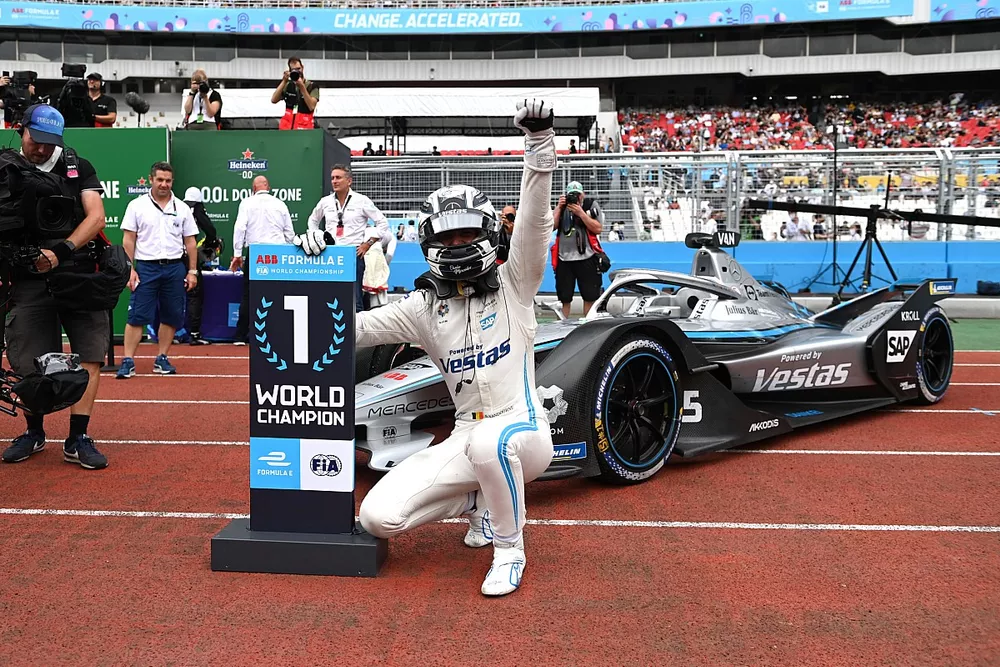 Stoffel Vandoorne, Mercedes-Benz EQ, viert zijn wereldtitel