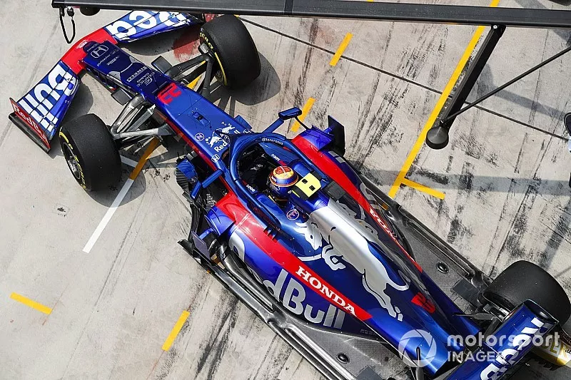Alexander Albon, Toro Rosso STR14, quitte son stand