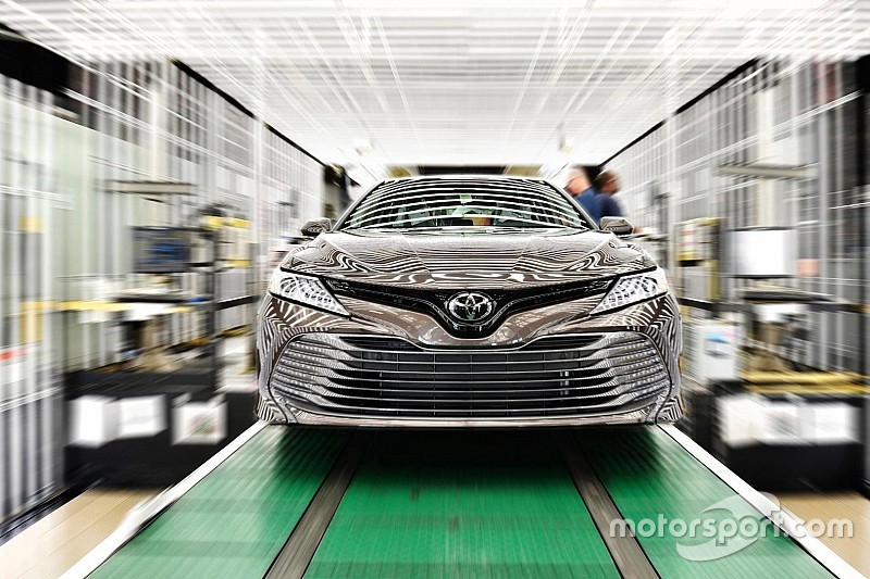 Toyota скоротить виробництво Camry через бум продажу кросоверів