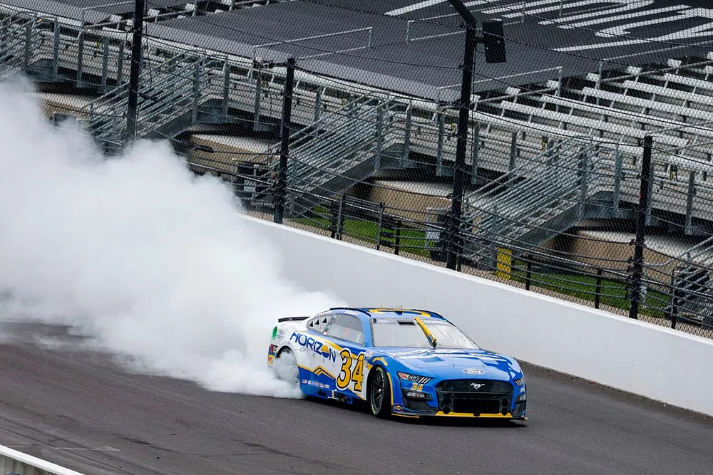 Race winner Michael McDowell, Front Row Motorsports, Ford Mustang