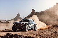 Hołowczyc pomagał rywalom i kibicom