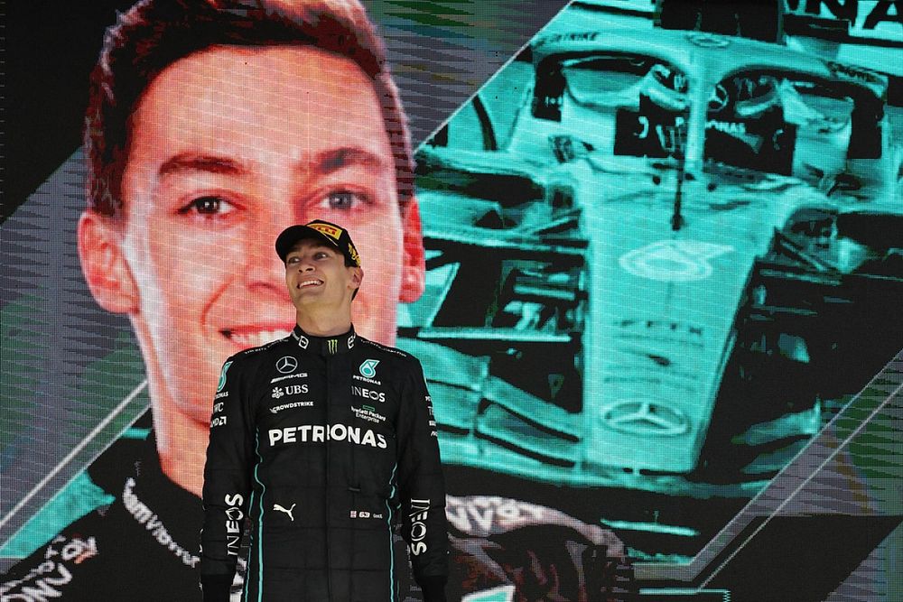 Podio: ganador George Russell, Mercedes AMG