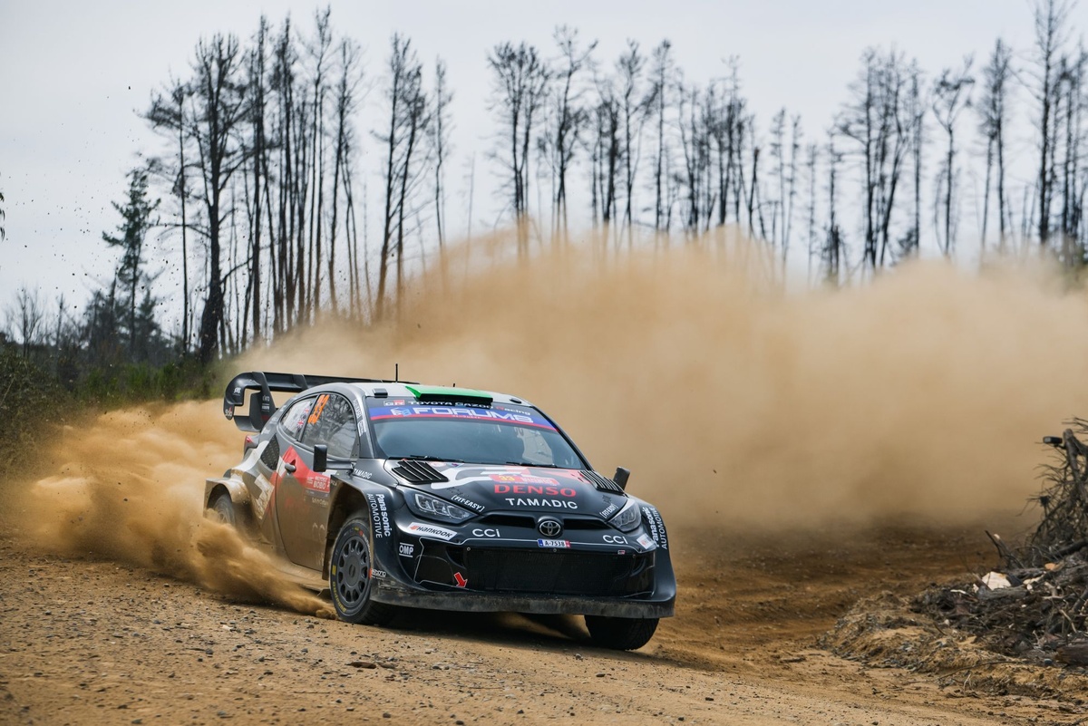 WRC Rally Chile: Evans takes the lead after wet weather masterclass