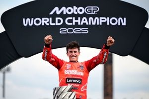 「特別な偉業で、並外れた存在だ」F1アロンソ、同郷の復活MotoGP王者マルク・マルケスを大絶賛