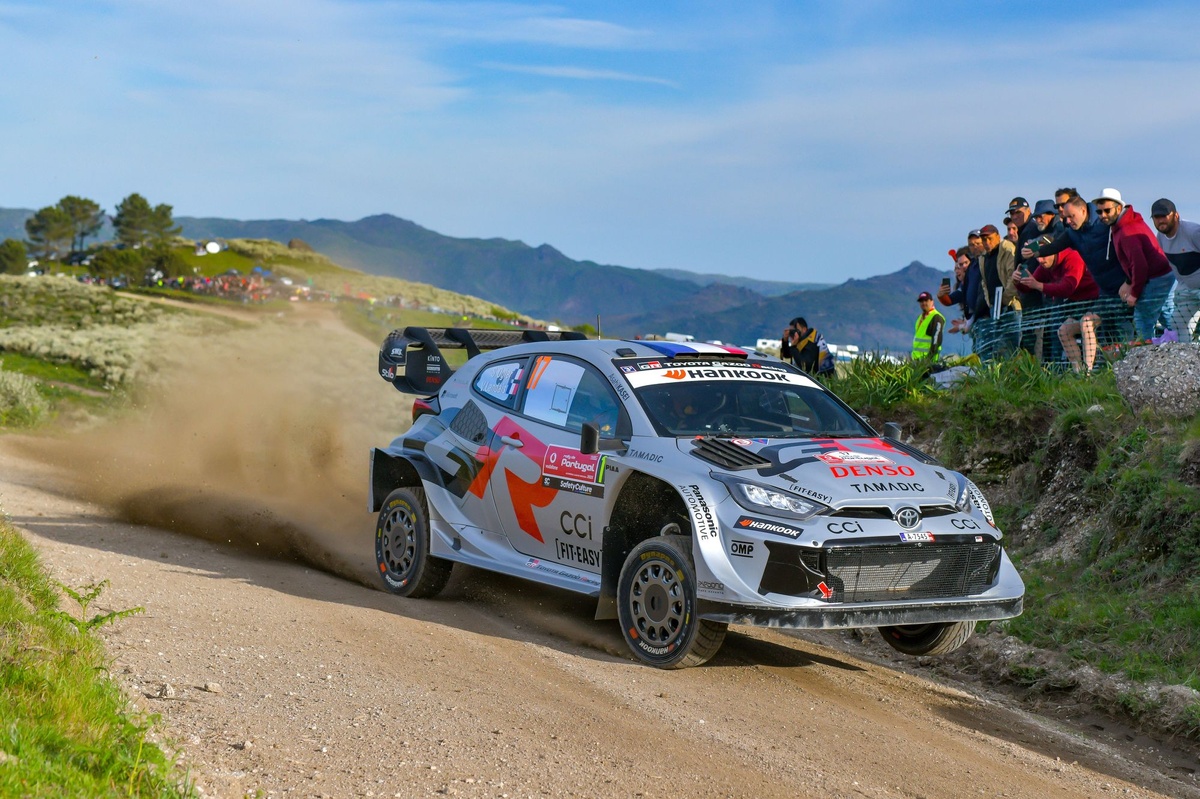 https://cdn-4.motorsport.com/images/amp/YP3vRZX2/s6/sebastien-ogier-vincent-landai-2.jpg