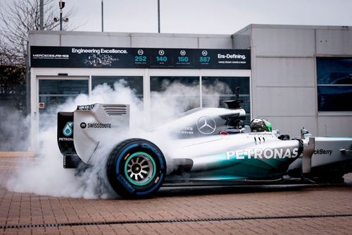 Mercedes F1 se despide de su exitoso motor con una demostraci&oacute;n