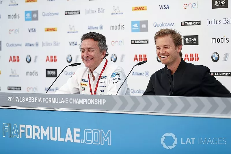 Alejandro Agag, CEO, Formula E, con Nico Rosberg, investitore Formula E e ambasciatore Hugo Boss, nella conferenza stampa