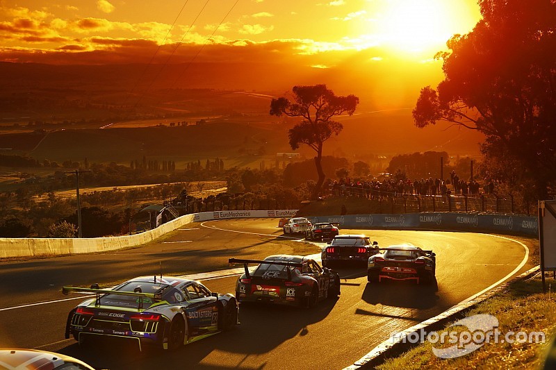 30 fotos que muestran que las 12h de Bathurst es la carrera más hermosa del mundo