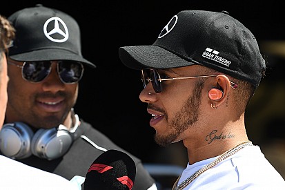 Hamilton enthousiast over zelfkritiek binnen Mercedes