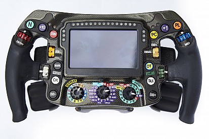 Les secrets du volant de la Mercedes W10