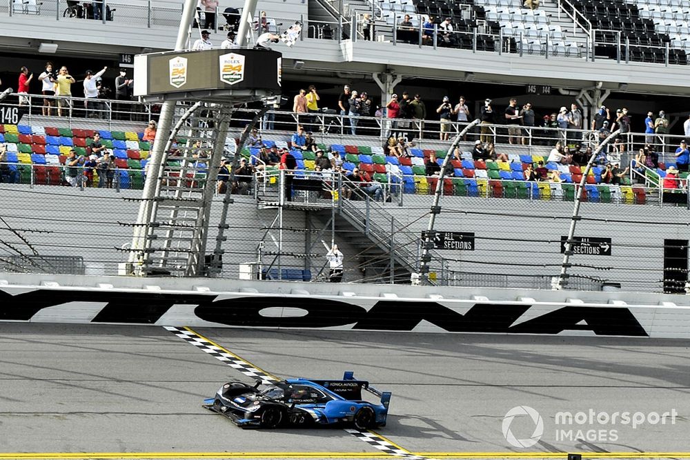 Ganador de la carrera  #10 Wayne Taylor Racing Acura ARX-05 Acura DPi: Ricky Taylor, Filipe Albuquerque, Alexander Rossi, Helio Castroneves