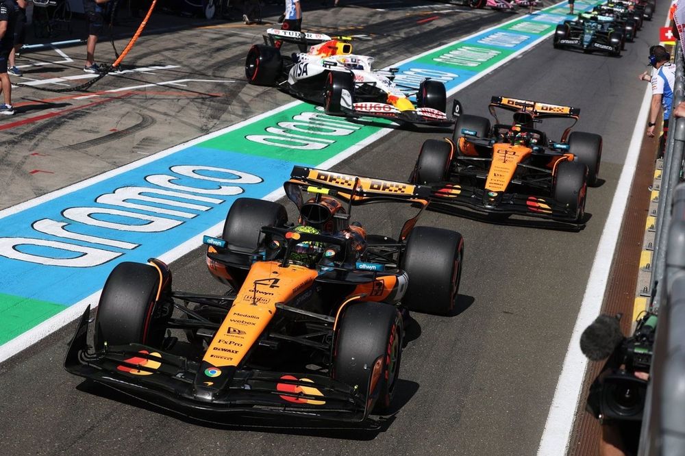 Lando Norris, McLaren, Oscar Piastri, McLaren, Liam Lawson, Racing Bulls Team