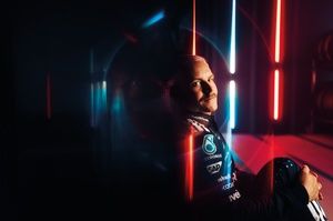 Bottas "merece un asiento de piloto" y Wolff espera que "se abra la puerta"