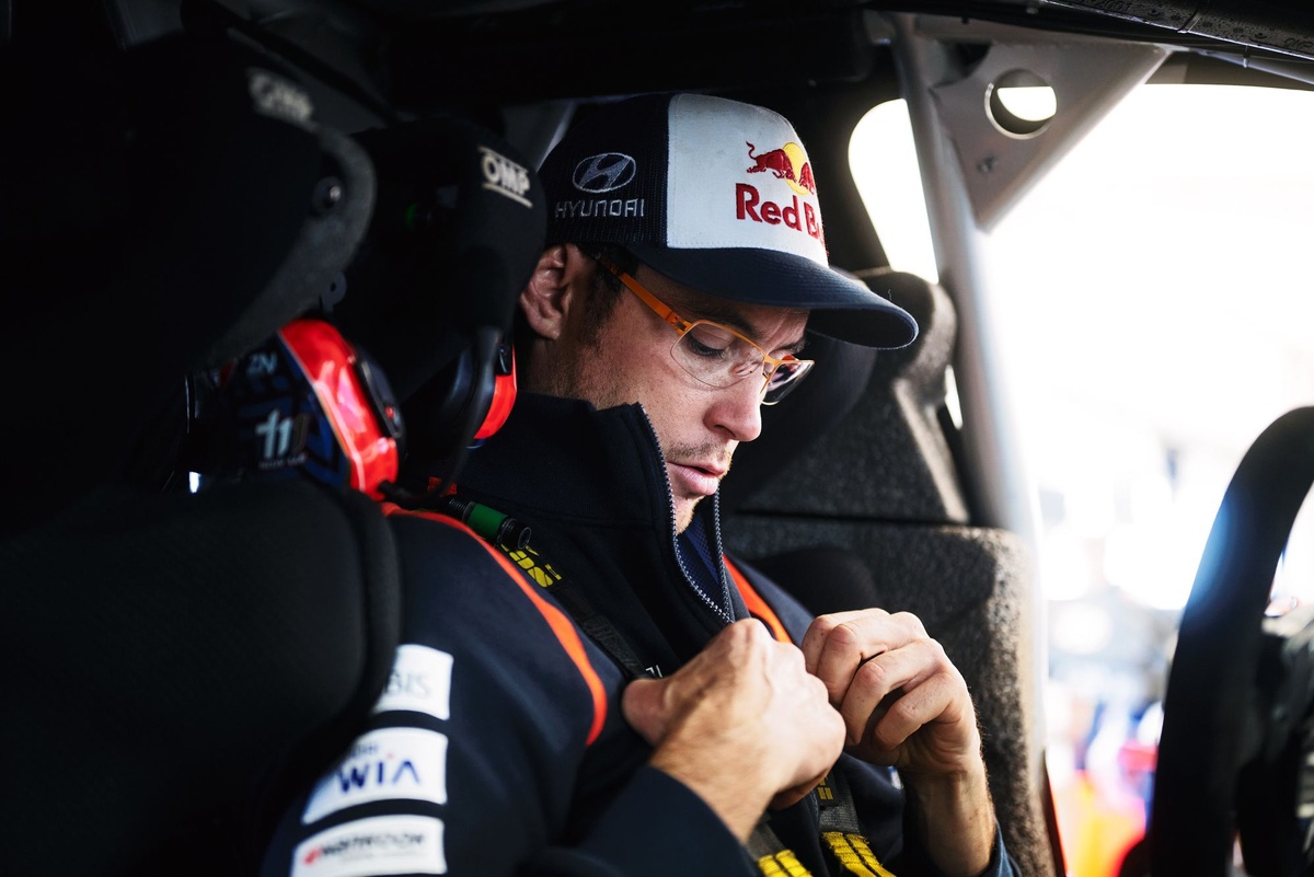 Frustrated Thierry Neuville facing WRC Rally Chile drivetrain dilemma