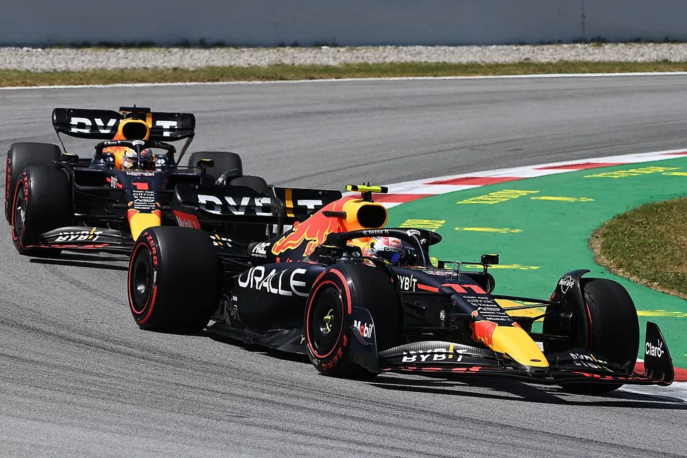 Sergio Perez, Red Bull Racing RB18, Max Verstappen, Red Bull Racing RB18 