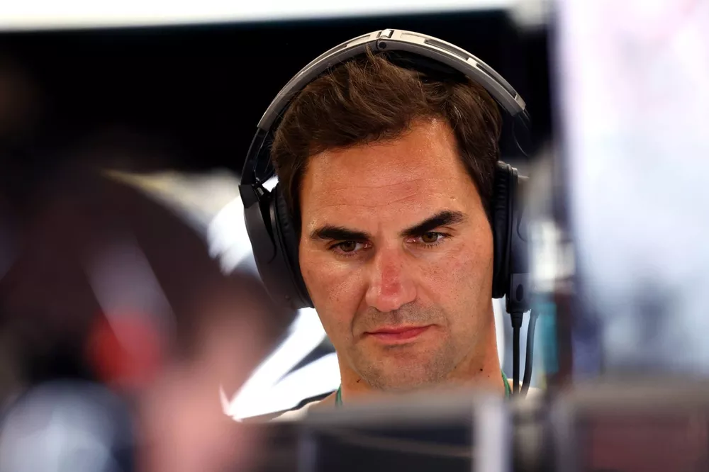 Roger Federer en el garaje de Mercedes 