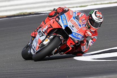 A Lorenzo le extraña la versión de Dovizioso