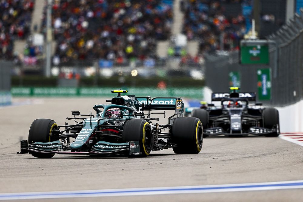 Sebastian Vettel, Aston Martin AMR21, Pierre Gasly, AlphaTauri AT02