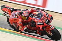 Bagnaia obronił się przed Marquezem