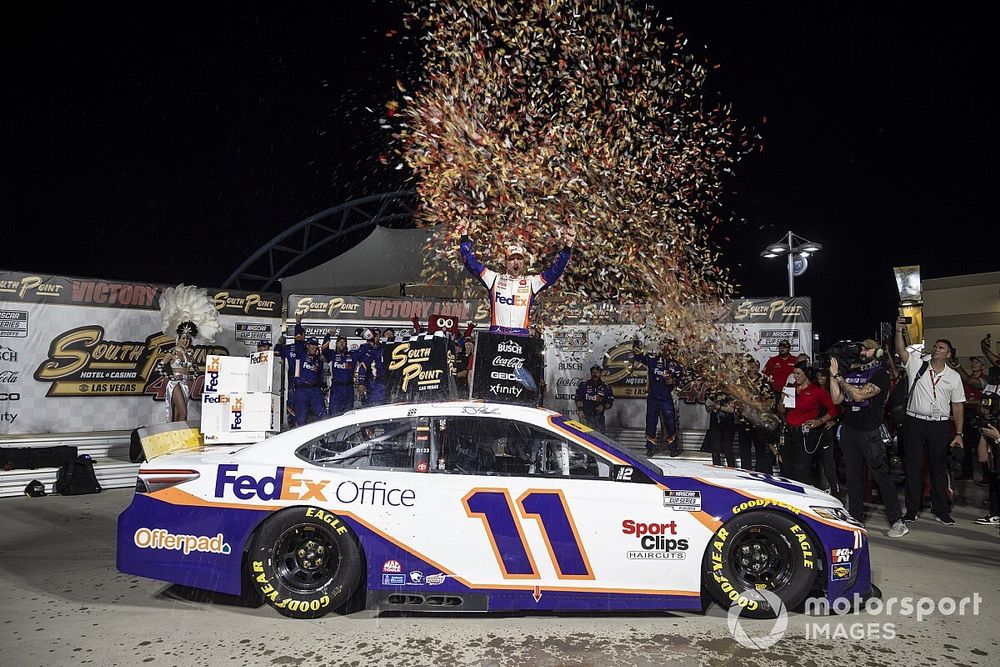 El ganador de la carrera, Denny Hamlin, Joe Gibbs Racing, Toyota Camry