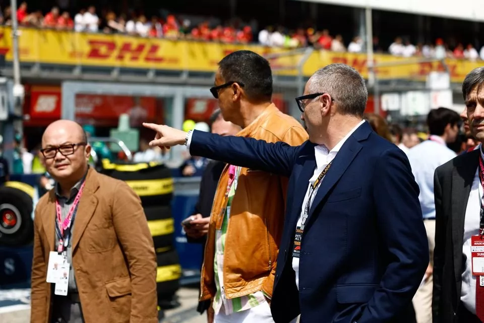 Stefano Domenicali, PDG, Formula One Group, avec des invit&eacute;s dont le Premier ministre de Tha&iuml;lande Srettha Thavisin