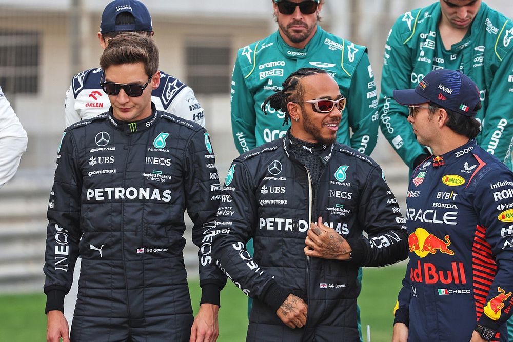 George Russell, Mercedes F1 W14 Lewis Hamilton, Mercedes F1 W14 Sergio Perez, Red Bull Racing RB19