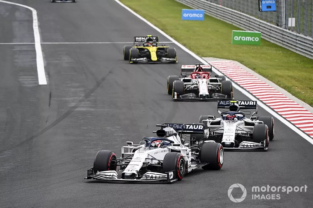 Daniil Kvyat, AlphaTauri AT01, Pierre Gasly, AlphaTauri AT01, Kimi Raikkonen, Alfa Romeo Racing C39, en Esteban Ocon, Renault F1 Team R.S.20