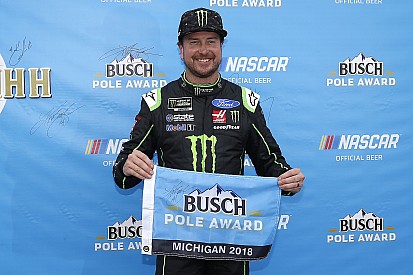 Kurt Busch si prende la pole position in Michigan davanti a Keselowki