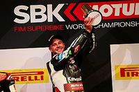 Rea se anota el doblete y un nuevo r&eacute;cord en el WorldSBK; Davies subcampe&oacute;n