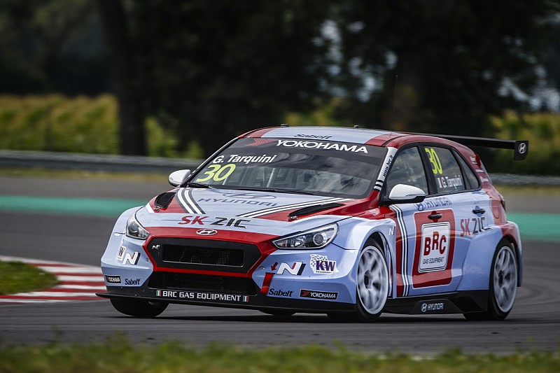 WTCR Slowakije: Tarquini slaat dubbelslag, Coronel start niet