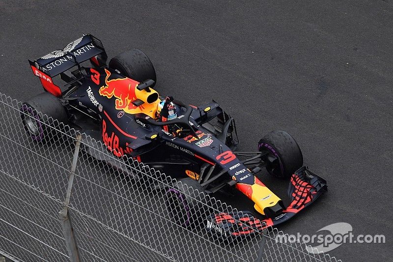 Race winner Daniel Ricciardo, Red Bull Racing RB14 celebrates