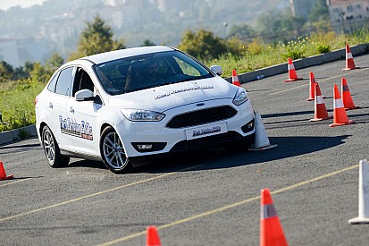 Ford Sürüş Akademisi, genç sürücüleri Murat Bostancı ile eğitti