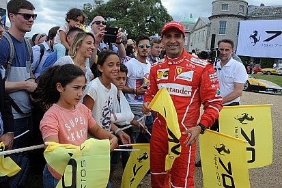 Гонщик Формули 1 Марк Жене дріфтуватиме на Ferrari по Подолу