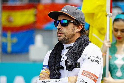Para Alonso, vitória da Red Bull joga pressão na McLaren