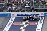 Harvick acerta na estratégia de combustível e vence em Michigan