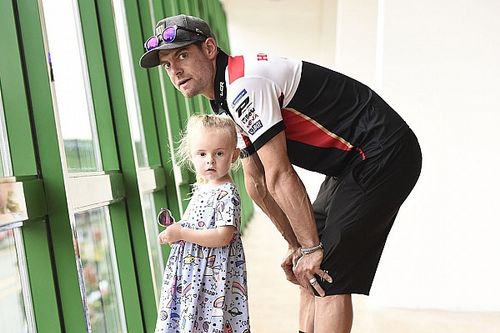 Crutchlow y la retirada: "Quiero llevar a mi hija a la escuela"