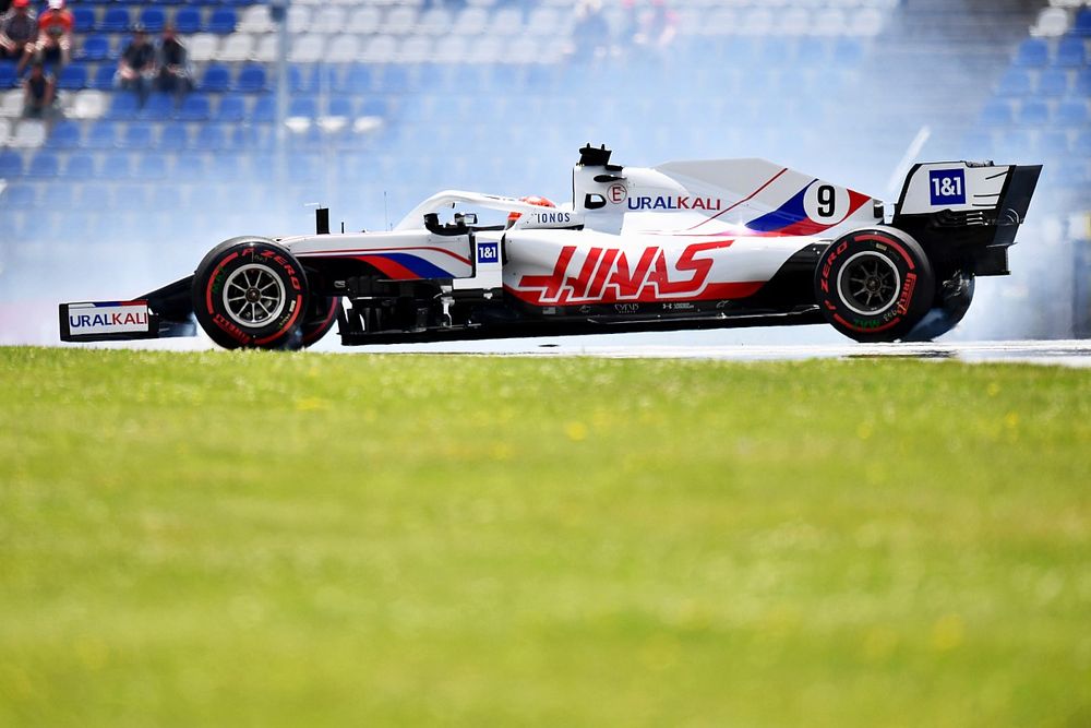 Nikita Mazepin, Haas VF-21 hace un trompo