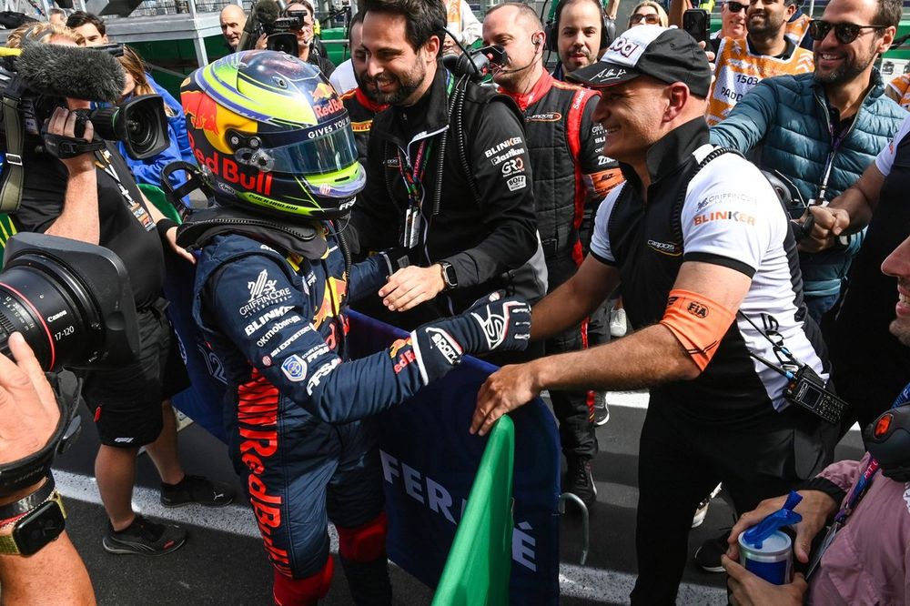 Isack Hadjar, Campos Racing celebra en parc ferme