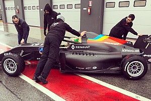 Mexicano Javier Gonz&aacute;lez participa en shakedown de equipo de Alonso en la F&oacute;rmula Renault 