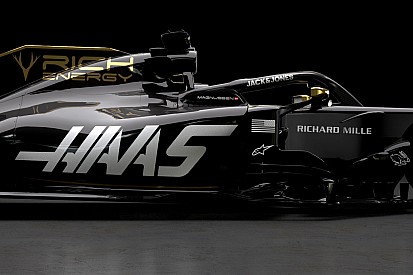 Галерея: болід Haas VF-19 із усіх ракурсів