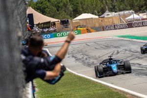 Crawford zdominował wyścig główny w Barcelonie