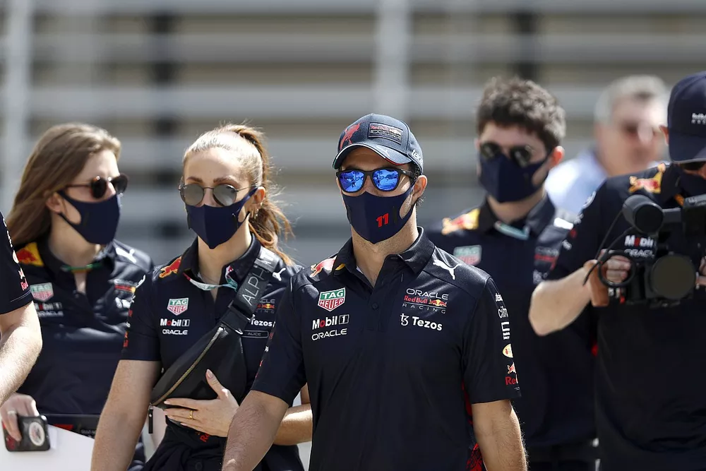 Sergio P&eacute;rez, Red Bull Racing en el paddock